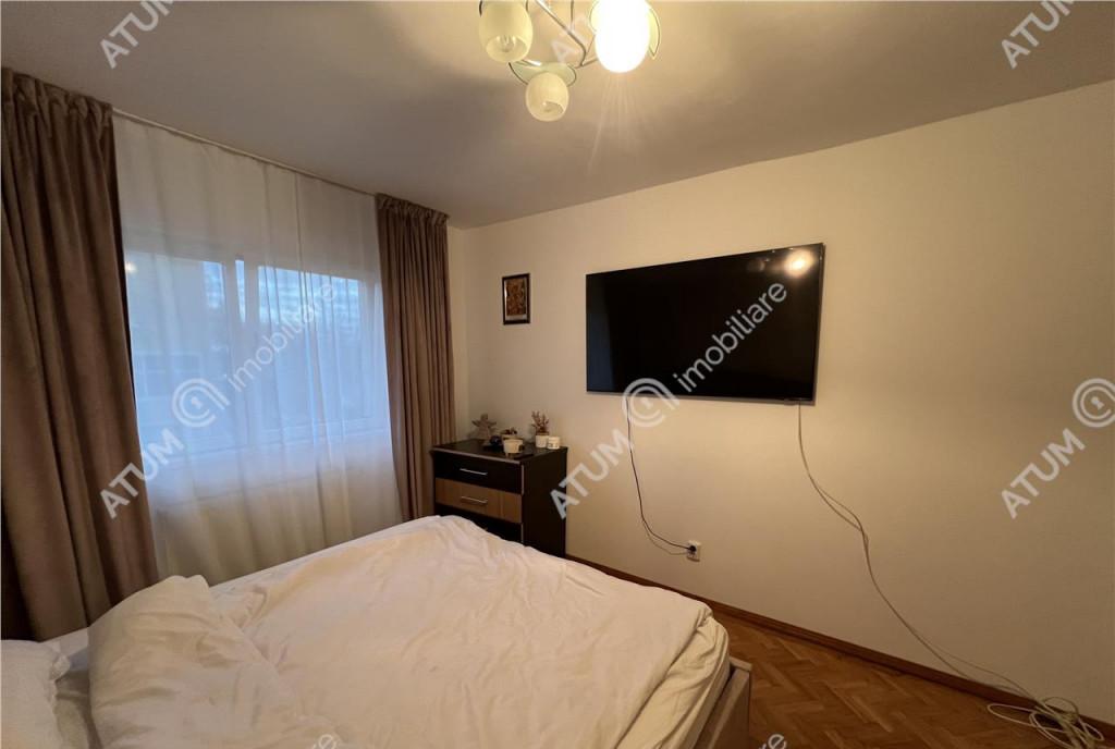 Apartament de 2 camere cu balcon si pivnita zona Vasile Aron