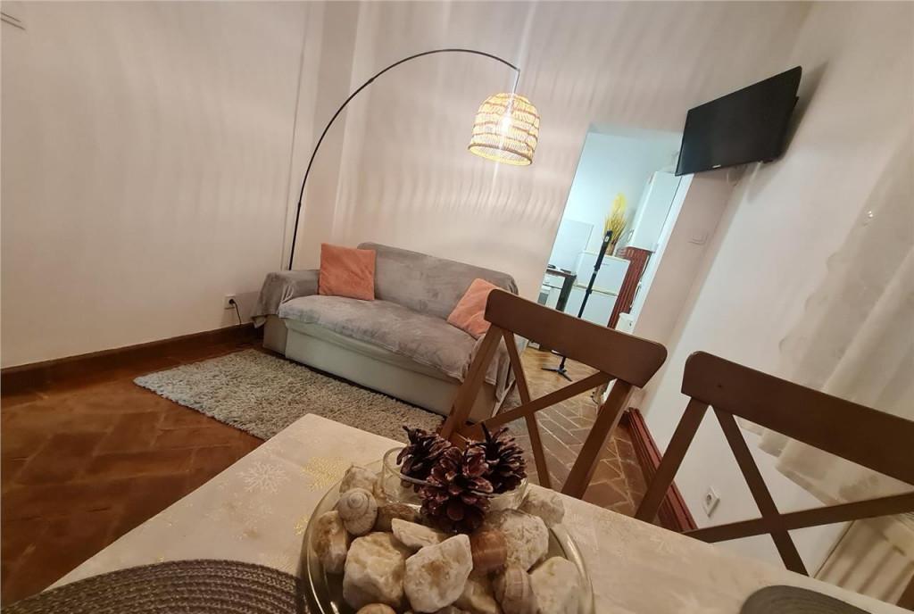 Apartament in casa Vintage Style curte Centrul Istoric Br