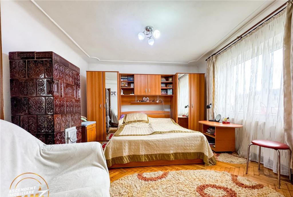 Ansamblu doua case anexe domeniu de 10 101mp Intorsura Buza