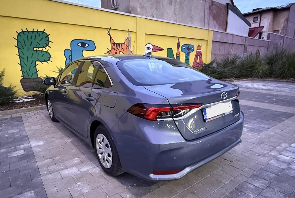 Toyota Corolla Sedan 1 8 HSD Business Hybrid 17 800 eur