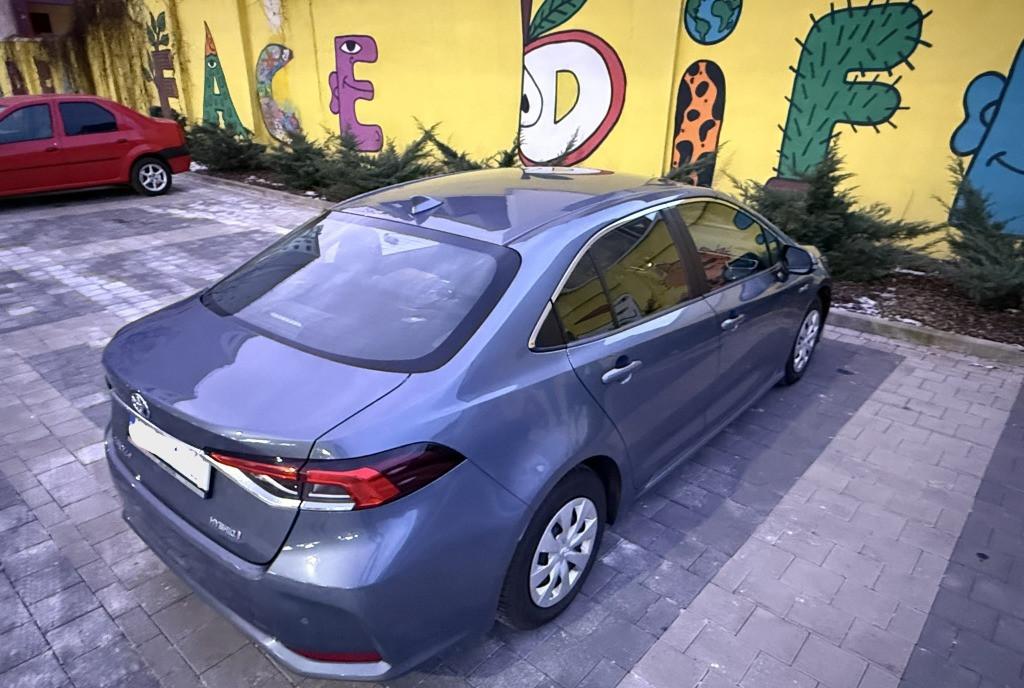 Toyota Corolla Sedan 1 8 HSD Business Hybrid 17 800 eur