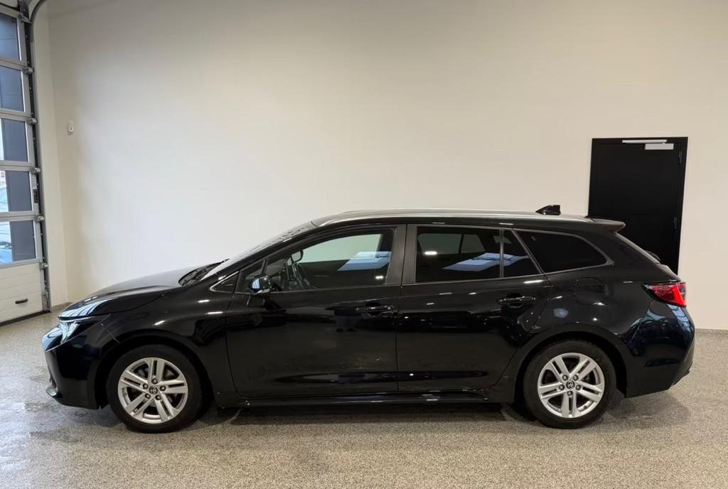 Toyota Corolla hibrid 18 900 eur