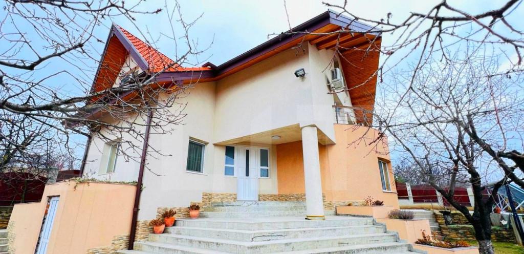 Casa boiereasca rafinata si luxoasa cu 8 camere 480mp Chi