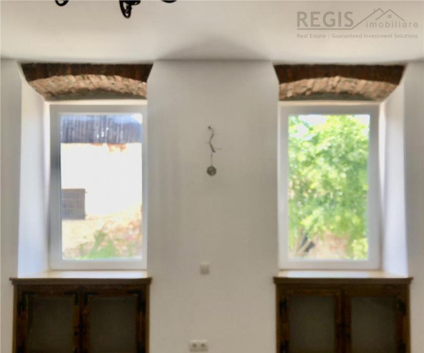 Casa Rustica 3 camere mobilat curte Central Sacele