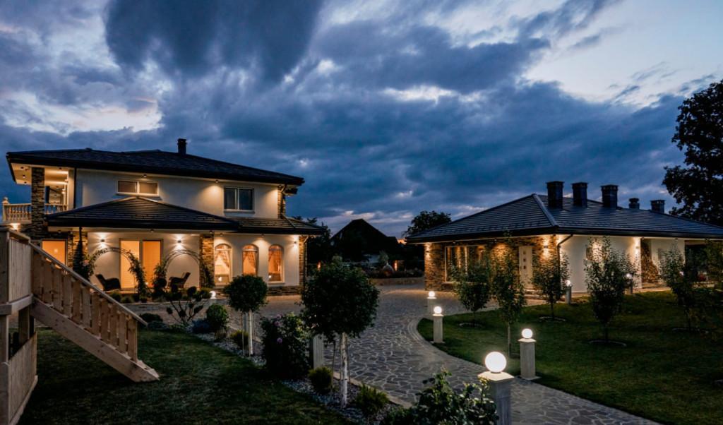 Casa exclusivista cu arhitectura unica 320mp utili Horod