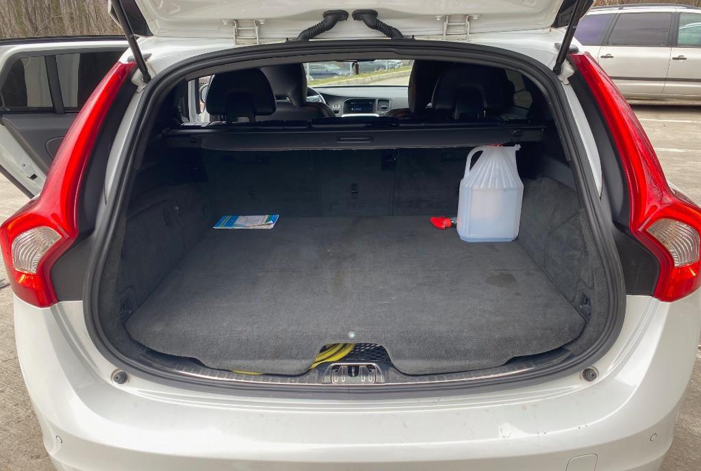 Volvo V60 Plug-in Hibrid D6 10 000 eur