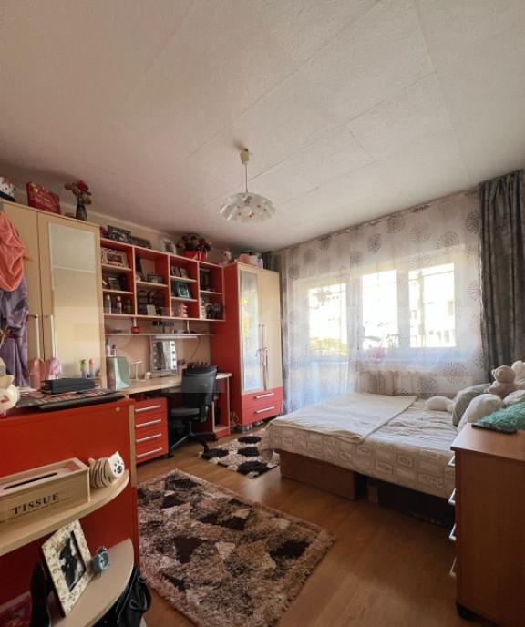 Apartament cu 4 camere decomandat 76 mp zona Parcul Teilo