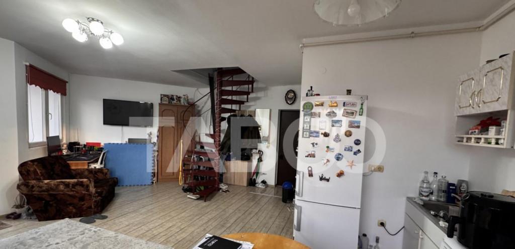 Apartament cu 3 camere mobilat utilat 65mpu balcon Valea Aur