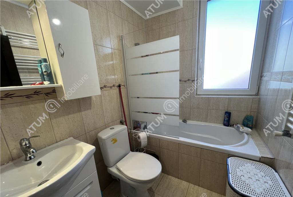 Casa cu 4 camere 2 bai si curte proprie in zona Arhitectilor