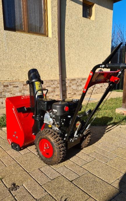 Freza de zapada noua icirc n doua trepte - motor in 4 timpi 3 2 kw 300 eur