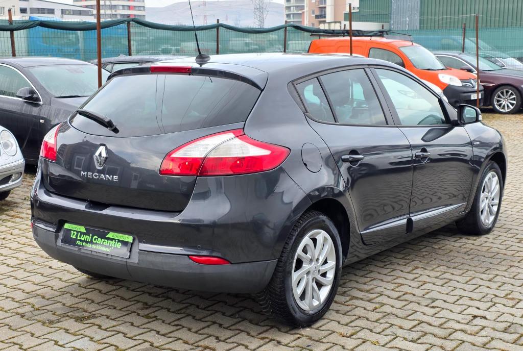 Renault Megane LIMITED 110 CP 5 999 eur