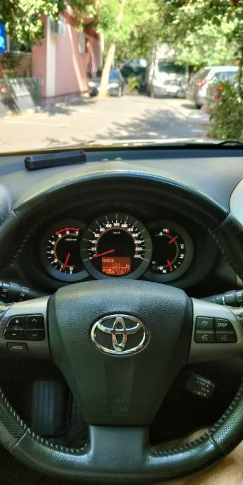 Toyota RAV4 2 2 facelift an 2012 4x4 cutie manuala 8000 euro 8 000 eur