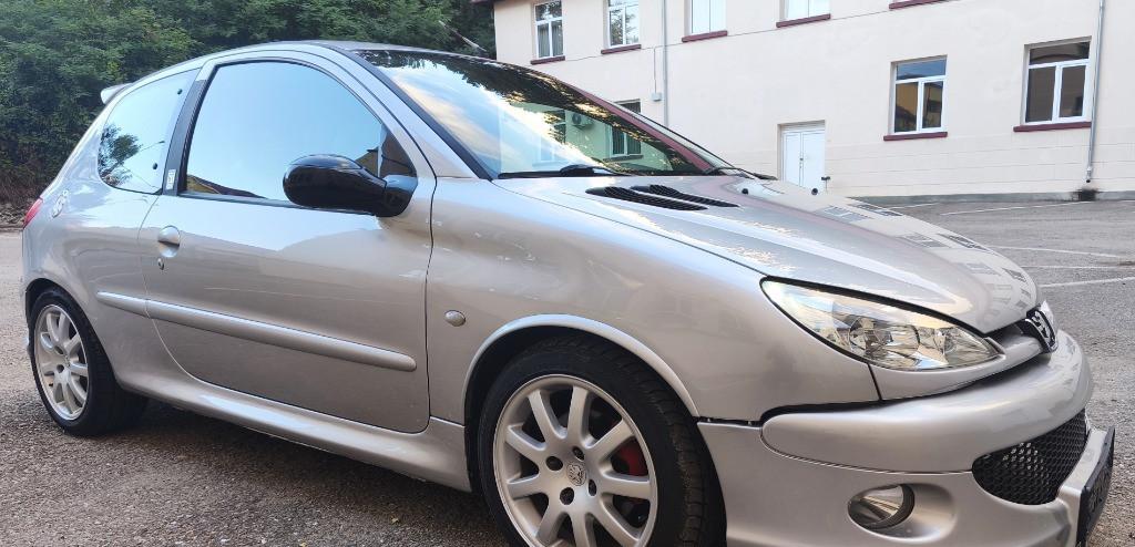 Peugeot 206GT 2 0 16v 135CP 2 999 eur