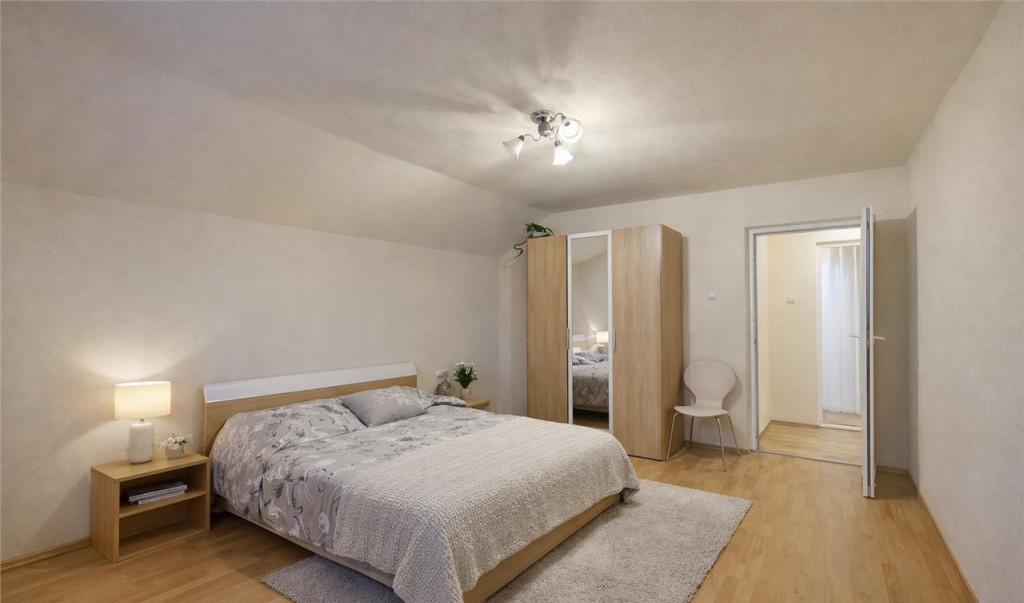 Casa dotari preferentiale garaj curte gradina extindere