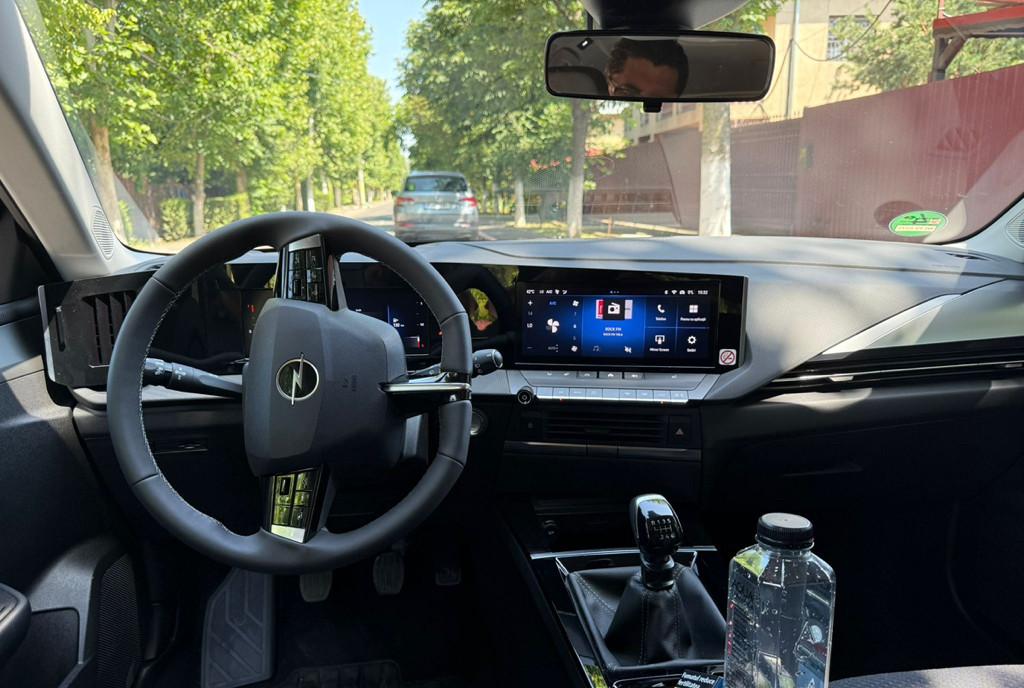 Opel Astra 2024 14 000km 16 400 eur