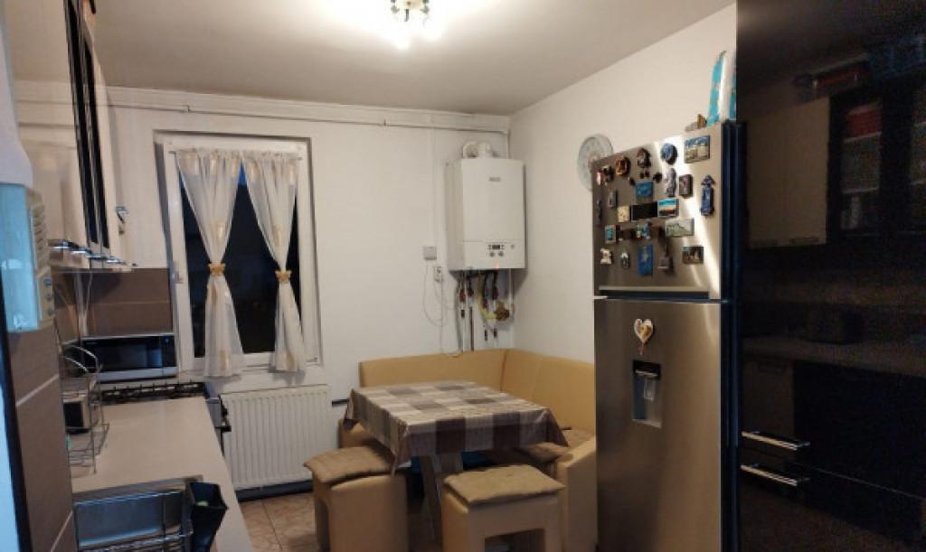 Apartament 4 camere Vedere mixta Tractorul