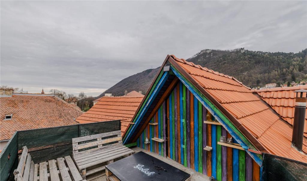 Locuinta cu caracter doua niveluri 4 camere terasa garaj cur