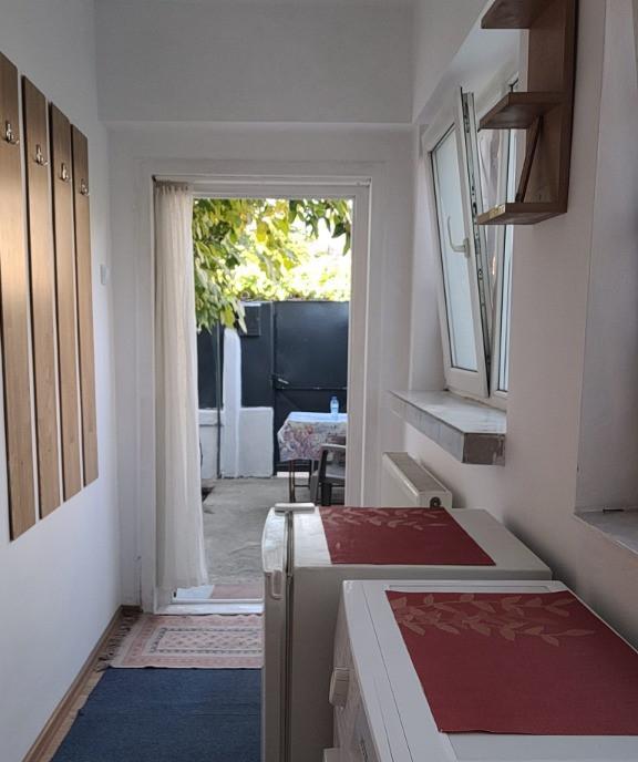 Inchiriere Garsoniera la curte Parc Bazilescu Piata 16 Februarie