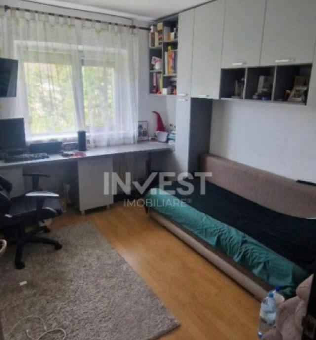 Apartament de vanzare 3 camere decomandat zona Canta Ba