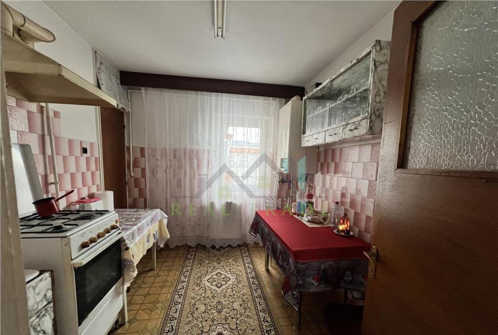 Apartament 3 camere decomandat Astra Carpatilor