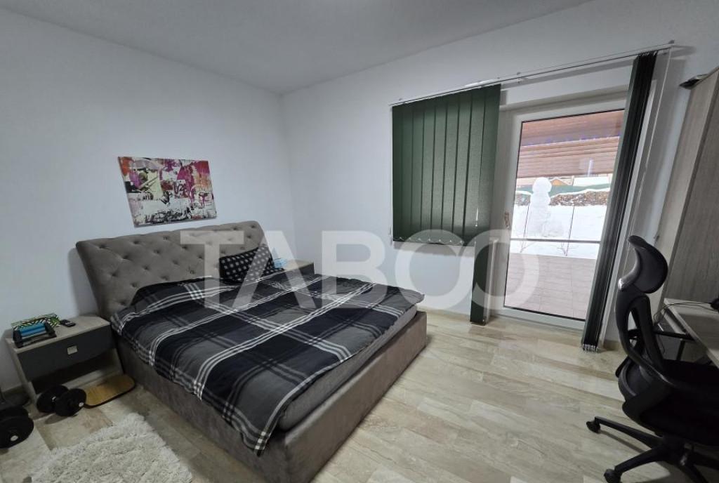 Casa de vanzare teren 852 mp 5 camere 2 bai Seli