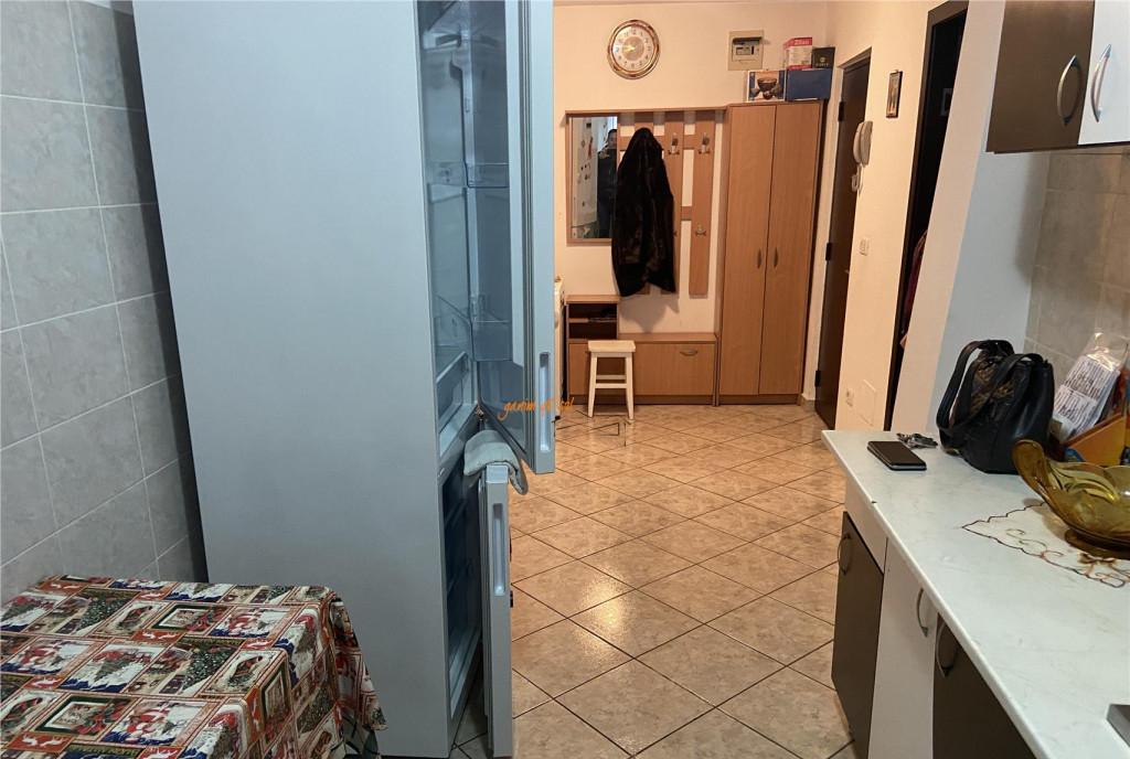 Apartament 2 camere 56 mp zona Longinescu decomandat im