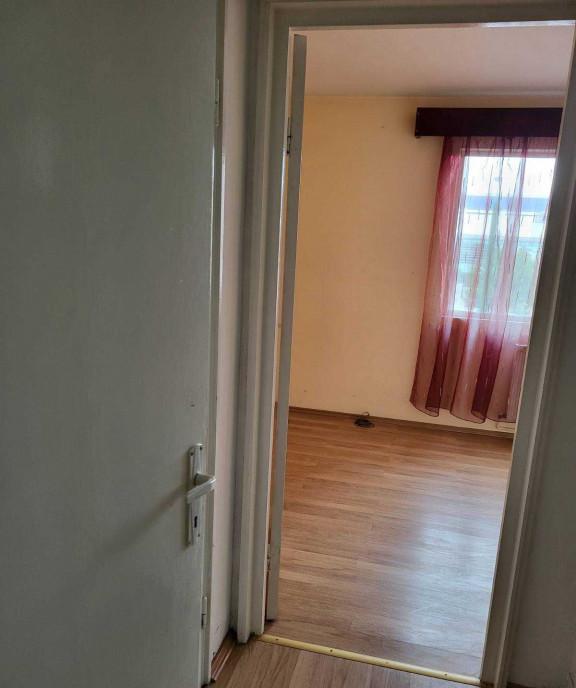 Apartament 3 camere zona Garii etajul 1 2 balcoane liber 11