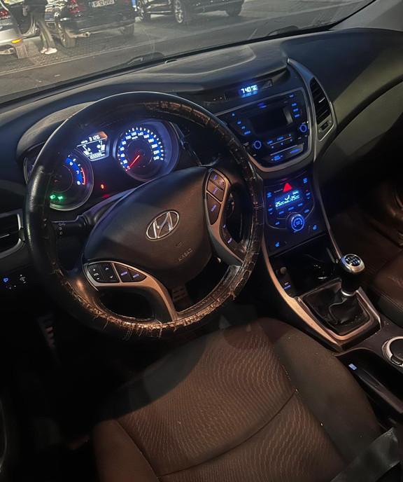 Hyundai Elantra 1 6 benzina 2015 156 000 km reali 8 900 eur