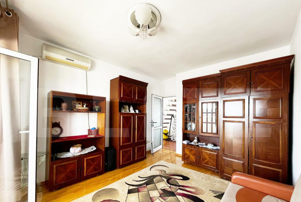 Apartament pe 3 etaje 150 mp terasa 40 mp panorama zona