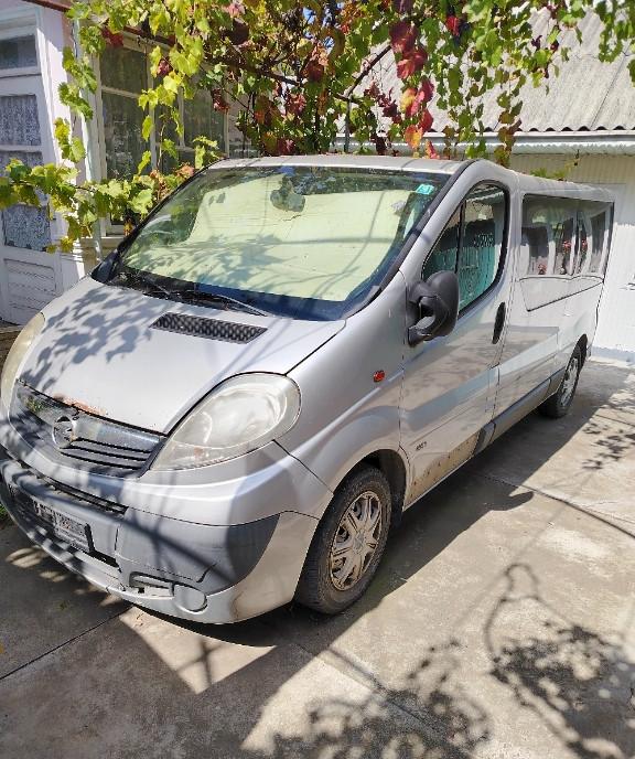 Opel vivaro 8 1 an 2010 sau pentru piese de schimb 5 999 eur