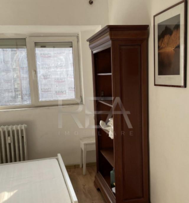 3 camere et 7/10 bloc 1980 renovat Gorjului