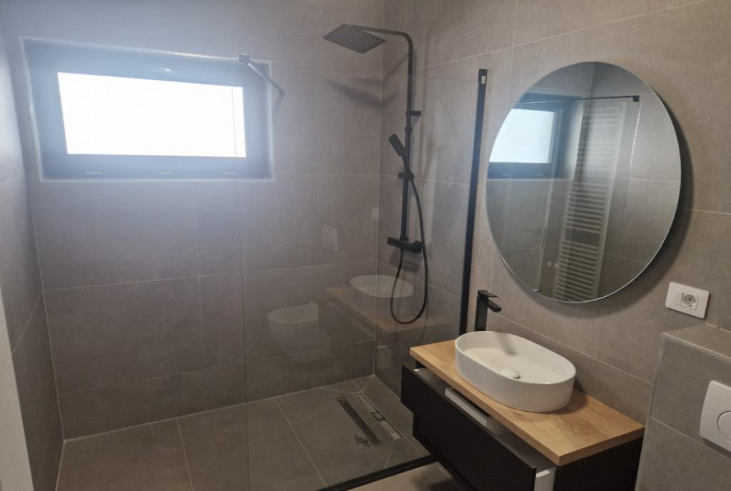 Apartament 3 camere 87 mp zona Damila