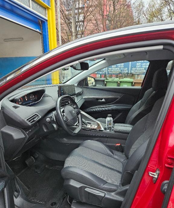 Peugeot 3008 1 5 - 2022 - 34 900 km - Allure Pack 21 000 eur