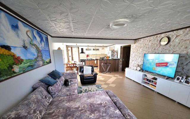 Proprietar vand 2 case Una 5 Camere si una Atelier