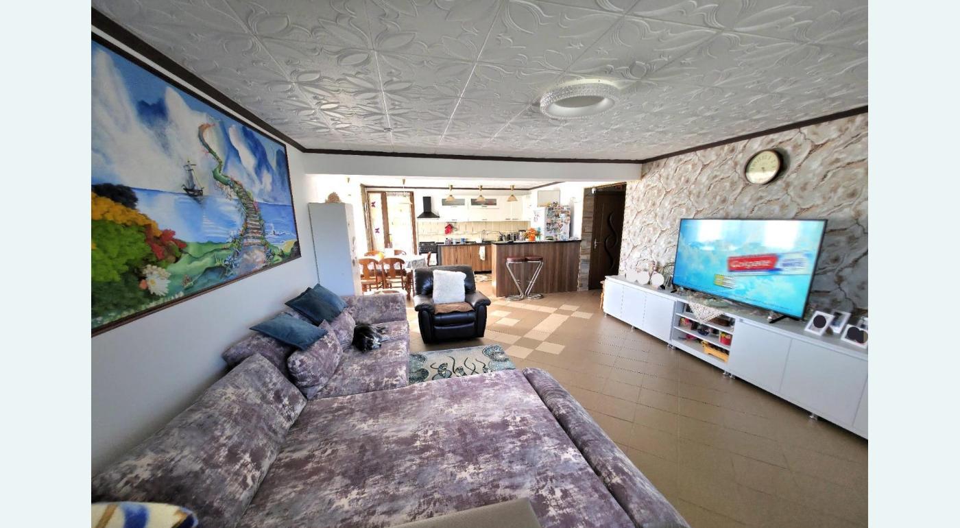 Proprietar vand Casa P M plus o alta casa care este Atelier