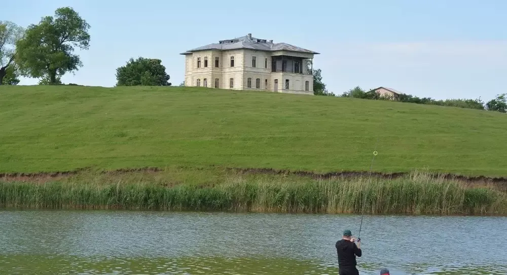 Baltile Hagiesti-teren si diguri proprietate