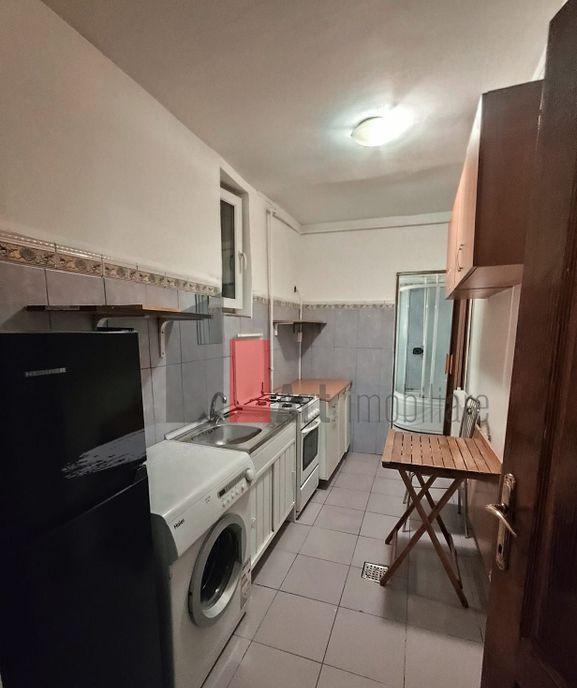 Garsoniera de inchiriat in zona Damaroaia