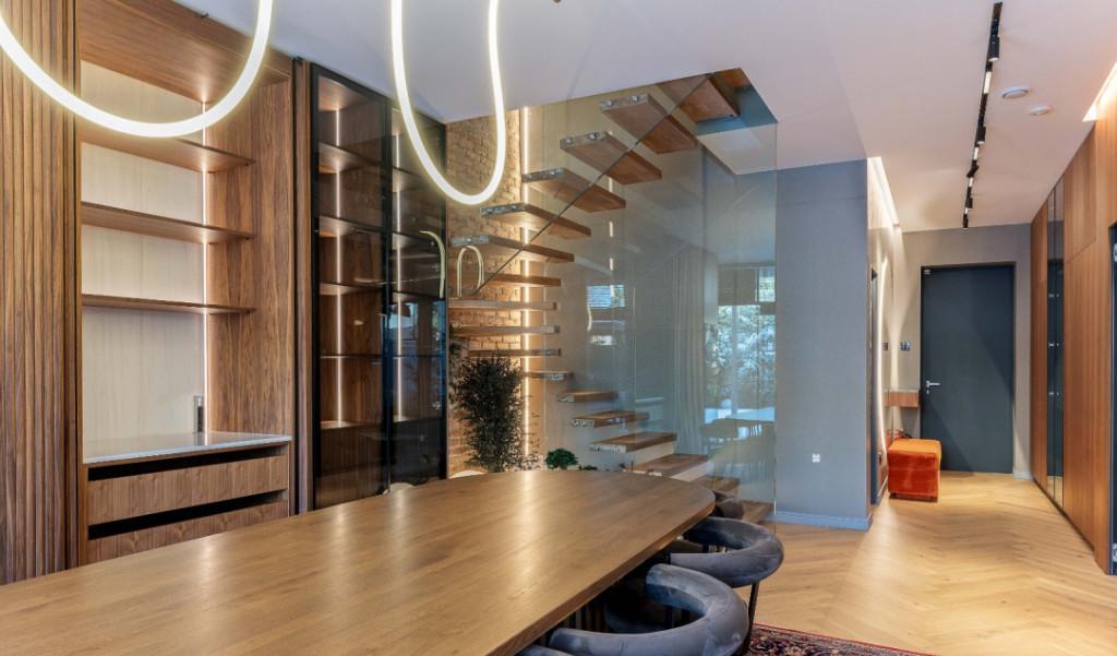 Vila de inchiriat/ vanzare 6 camere piscina pompe de ca