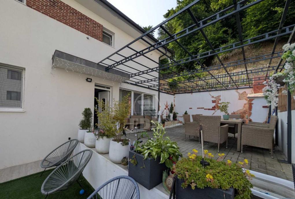 Casa tip duplex de inchiriat situata in Floresti zona Teilor