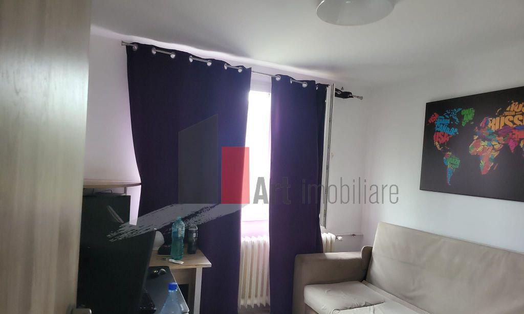 Apartament 3 camere decomandat Trapezului