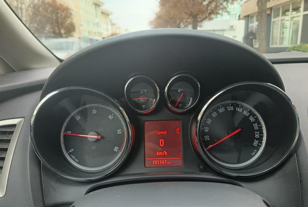 Opel Astra J 2012 3 900 eur