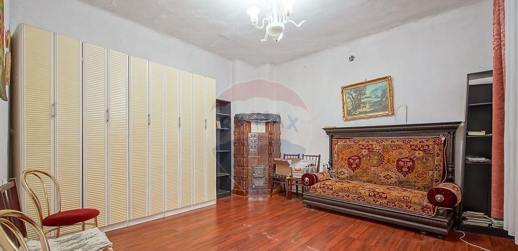 Proprietate cu 2 apartamente si garaj Schei