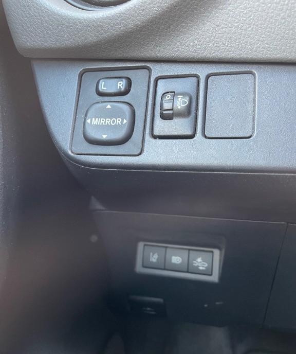 Toyota Yaris 1 5 VVT-i hibrid 40K km 13 000 eur