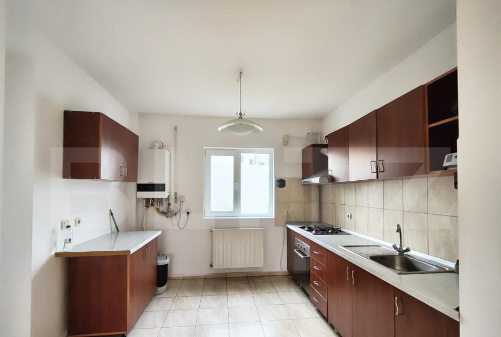 Casa 110 mp utili curte proprie fata/spate 2 niveluri Car