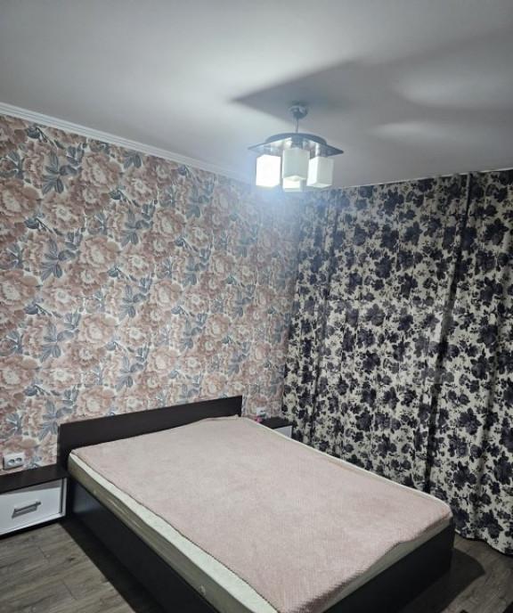 Apartament 2 camere etajul 1 mobilat parcare zona Stejaru