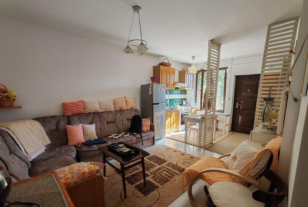 Apartament 2 camere curte proprie Sector 3 Titan