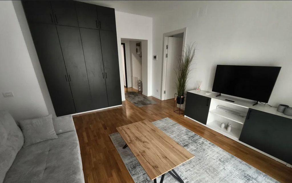 Garsoniera Banu Manta Mihalache bloc 1982