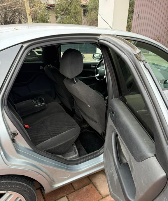 2006 Ford Focus 2 1 6 benzina Masina Foarte Buna Fiscal 1 100 eur