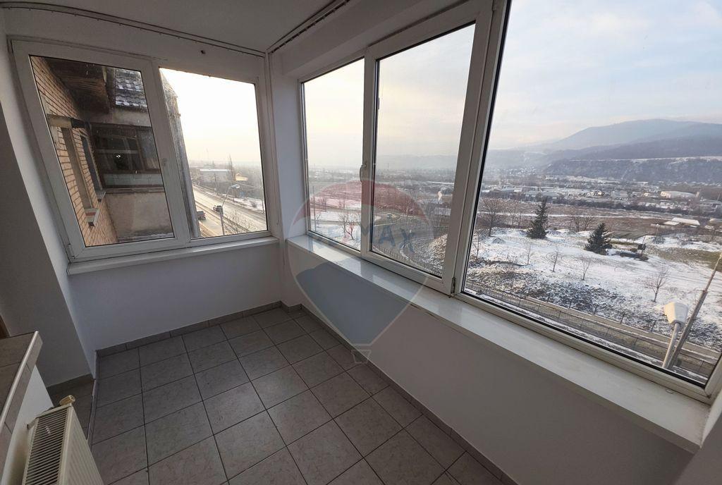 Apartament cu 2 camere de vanzare in zona 1 Mai