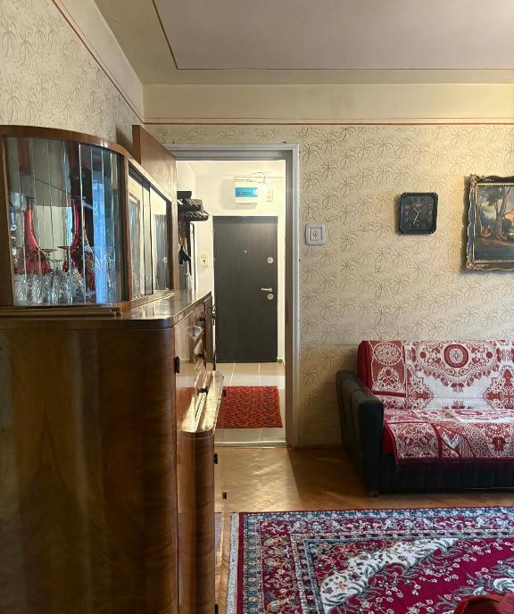 Apartament e 3 camere zona B dul Victoriei